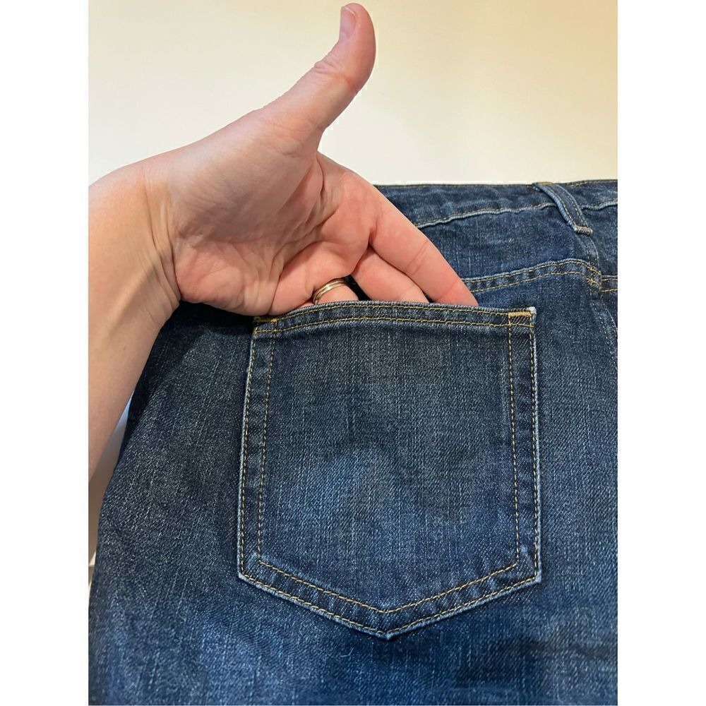 Gap Maternity Jean Shorts side stretch 6 - Picture 5 of 11